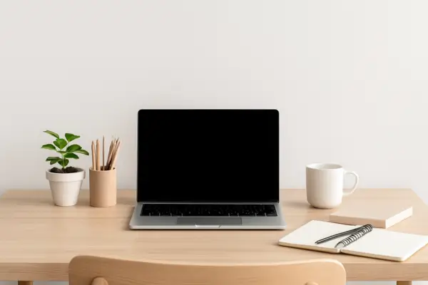 Espaço de Trabalho Minimalista e Organizado